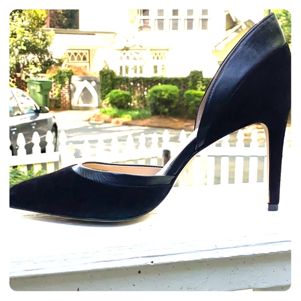 Suede and leather pump